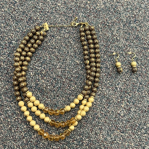 Necklace With Matching Earrings - Picture 3 of 6